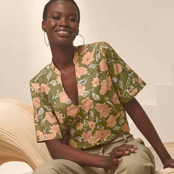 Halenka s potiskem, krátkými rukávy a tuniským výstřihem šafránová/broskvová 52