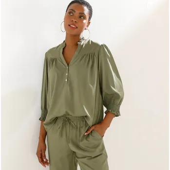 Dámská halenka Jednobarevná halenka s výstřihem na knoflíčky khaki 36