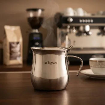 Konvička na mléko TOGNANA Riflex 450 ml - konvička na napěnění mléka z nerezové oceli