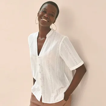 Dámská móda Halenka s madeirou, krátkými rukávy a tuniským výstřihem bílá 40