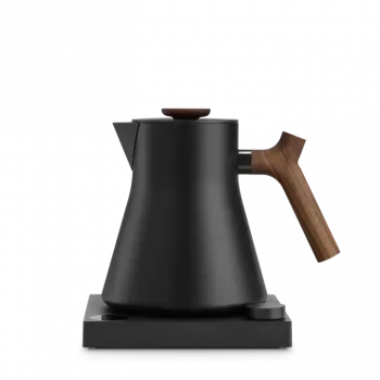 Rychlovarná konvice Fellow Corvo EKG PRO - černá rychlovarná konvice s dřevěnou rukojetí