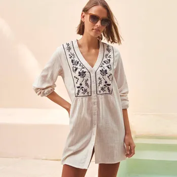 Tunika s výšivkou a knoflíčky režná/černá 52