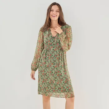 Dámská móda Krátké voálové šaty s potiskem khaki/režná 52