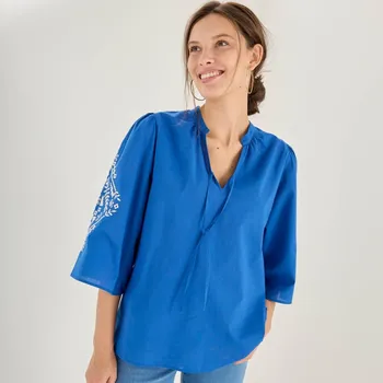 Dámská halenka Halenka s výšivkou a 3/4 		nabíranými rukávy modrá 52