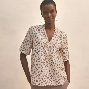 Dámská halenka Halenka s potiskem zvířecí srsti, krátkými rukávy a tuniským výstřihem režná/hnědošedá 38