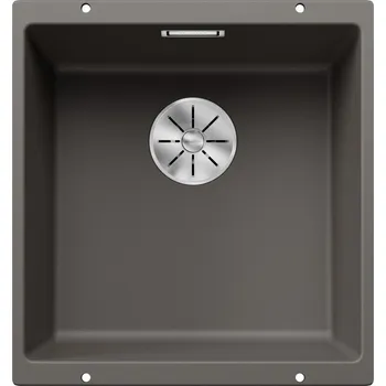 Granitový dřez Tato podomítková mísa je určena pro ty, kteří mají náročný vkus, a vyznačuje se nadčasově elegantním, tvarovaným designem, který se hodí do nejrůznějších kuchyní s možností volby velké a malé mísy. Nabízí vysoce kvalitní funkce, jako je krytý C-odtok a od