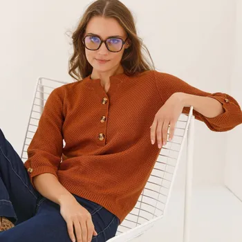 Dámský svetr Pulovr s výstřihem na knoflíky a perličkovým vzorem karamelová 54