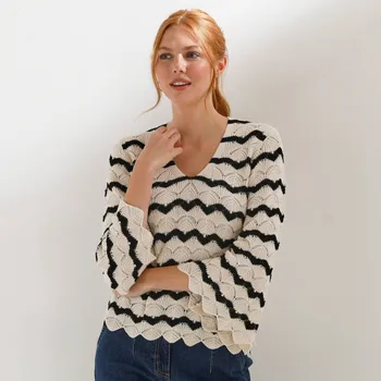 Dámský svetr Pruhovaný pulovr se širokými 7/8 rukávy a vzorem režná/černá 46/48