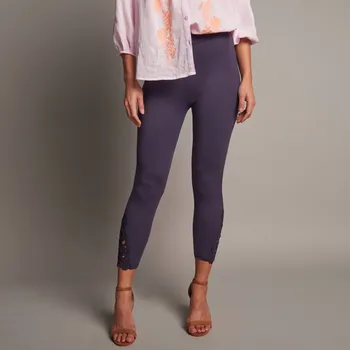 Dámské legíny 3/4 legíny s macramé a pružným pasem fialová 58