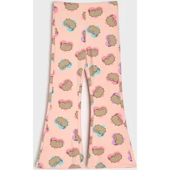 Dívčí oblečení Sinsay - Vzorované kalhoty flare Pusheen The Cat - pastelová růžová - 862HE-03X - 862HE-03X-140