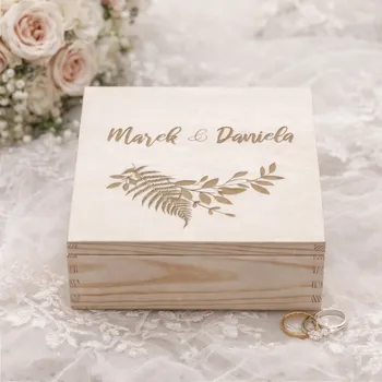 Dárková krabička Dřevěná krabička s vlastními jmény KAPRADÍ (12x12x5 cm)