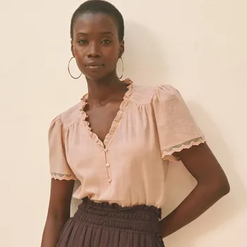 Dámská halenka Halenka s volánkem a krátkými rukávy růžová pudrová 50