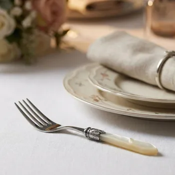 Příbor BUGATTI Oxford Ivory 17 cm - vdlička na dort z nerezové oceli