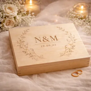 Svatební dekorace Dřevěná krabička na fotky s iniciálami a datumem KVÍTÍ