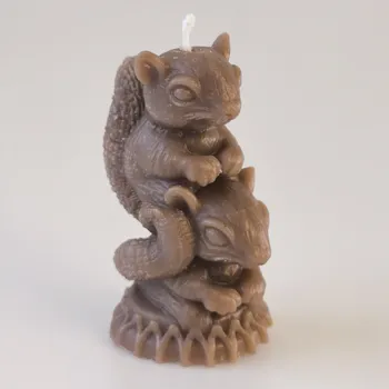 Svíčka Evička Candles Rodina veverek svíčka 75 g – ručně vyráběná Barva: Hnědá