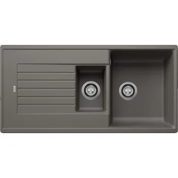 Vodovodní baterie Tento dřez se vyznačuje moderním designem s jasnými liniemi a rovným vnějším obrysem zvýrazněným úzkým okrajem, který podtrhuje charakteristickou římsu baterie sloužící jako rám pro zvětšení odkapávače. Je vybaven prostornou hlavní mísou pro pohodlnou prá