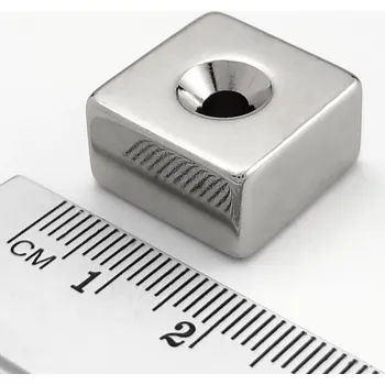 Dekorativní magnet Neodymový magnet kvádr 18×18×10 mm s dírou M4, oboustranný - N52