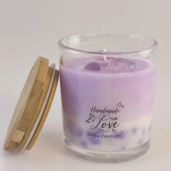 Svíčka Evička Candles Levandule sójová svíčka srdce a krystaly 220g – ručně vyráběná Barva: Fialová