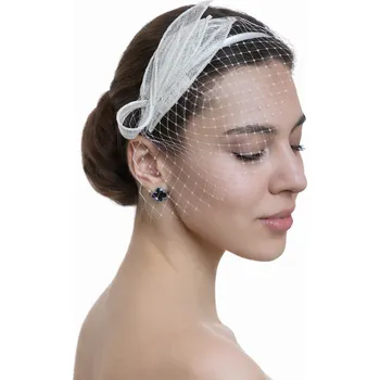 Brož Dámský fascinátor Seeberger se závojem - bílý Velikost: Unisize (S-XL)