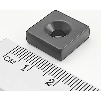 Dekorativní magnet Neodymový magnet kvádr 15×15×5 mm s dírou M4 (severní pól na straně s prohlubní) epoxy - N42