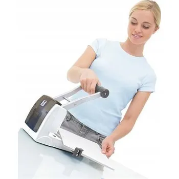 Kancelářská děrovačka Rapesco bílá