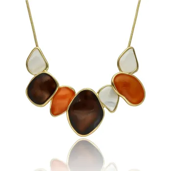 Náhrdelník Yvon Dekoltový náhrdelník ELEGANCE v teplých tónech s přírodní mušlí