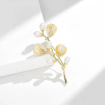 Brož Éternelle Brož se sladkovodní perlou a zirkony Nataniela B7226-8851054201 Zlatá