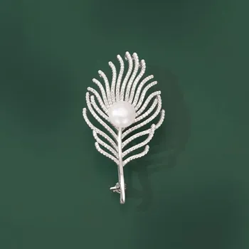 Brož Éternelle Brož s perlou a zirkony Paví peří B8103-XH0283(1) Stříbrná