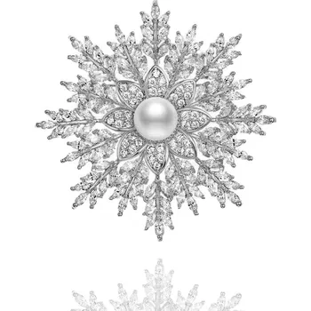 Brož Éternelle Vánoční brož s perlou a zirkony Emma White - sněhová vločka B2139-XH1665A Stříbrná