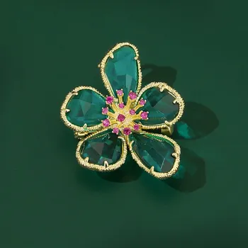 Brož Éternelle Luxusní květinová brož se zirkony Norah B7208-XC02254T154 Zlatá