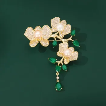 Brož Éternelle Luxusní brož Anwen Gold - sladkovodní perly, zirkony B7341-LXT1267A Zlatá