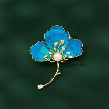 Brož Éternelle Brož ve tvaru květu orchideje s perlou a zirkony B7380-XR15362 Modrá