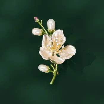 Brož Éternelle Brož ve tvaru rozkvetlého květu B7382-XR11034 Zlatá