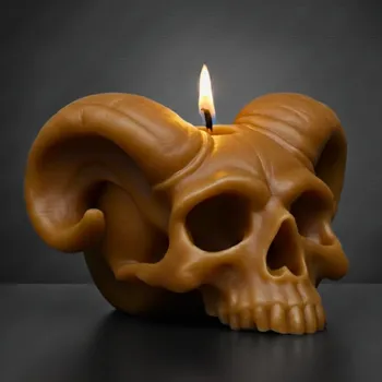 Svíčka Vonná svíčka Lebka s rohama | 150 g | Svíčkománie3D | Barva: Hnědá