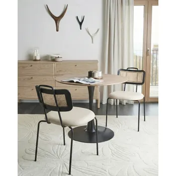 Jídelní židle Sada 2 jídelních židlí světle béžová sedák z umělé kůže opěradlo z PE ratanu železné nohy bez područek ochranné krytky moderní design ve stylu boho Beliani