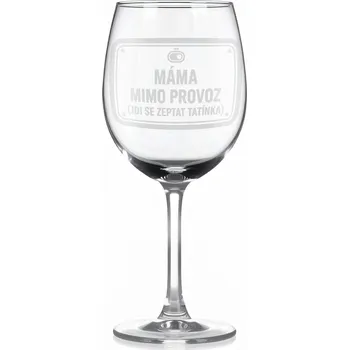 Sklenice Sklenice na víno s gravírovaným textem „MÁMA MIMO PROVOZ (JDI SE ZEPTAT TATÍNKA)“