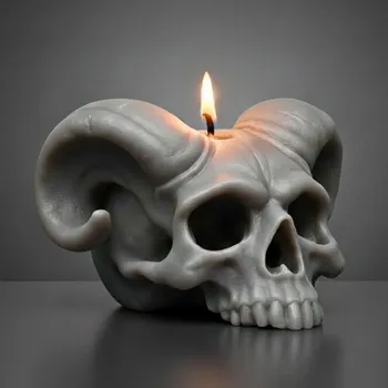 Svíčka Vonná svíčka Lebka s rohama | 150 g | Svíčkománie3D | Barva: Šedá