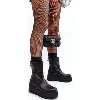 Dámské kozačky Dámské kožené kotníkové boty na masivní platformě Maciejka A7161-01 Barva: Černá, Velikost: 41