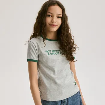 Dívčí tričko Reserved - Tričko s&nbsp;vyšívaným nápisem - světle šedá - 022HU-09M - 022HU-09M-U15