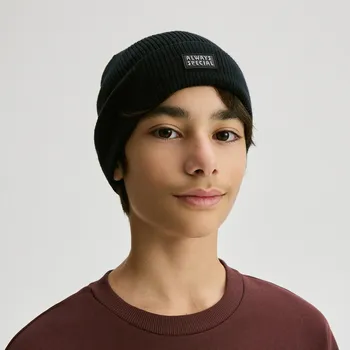 Čepice Reserved - Čepice s nášivkou - černý - 592IL-99X - 592IL-99X-9Y1