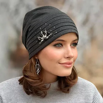 Čepice KRUMLOVANKA Dámská bavlněná čepice zdobená bižuterií W-0631/693 šedá