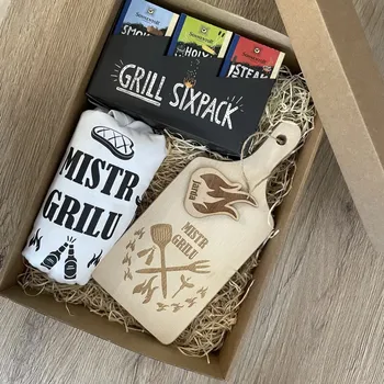 Koření Dárková sada MISTR GRILU se sadou 6 ks koření, tričkem a prkénkem + vlastní jméno Velikost trička: XL