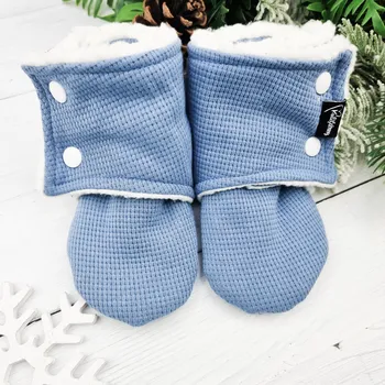 Kojenecké oblečení Kulišárny Capáčky barefoot s beránkem wafle BLUE white VELIKOST: 2 délka stélky: 12cm