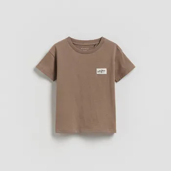 Chlapecké tričko Reserved - Tričko s nášivkou - hnědá - 937IX-88X - 937IX-88X-104