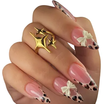 Umělé nehty Divoce laděné umělé nehty Mandlový tvar Francouzská manikúra Leopardí motivy a 3D mašličky 12 velikostí Stylový kontrast 24 kusů