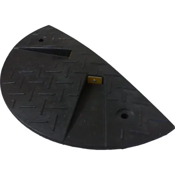 Dopravní zařízení Černý plastový koncový zpomalovací práh - 30 km / hod - 21,5 x 43 x 3 cm