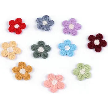 Vyšívaný květ Ø1,5 cm