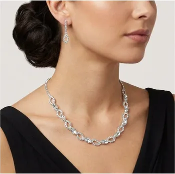 Souprava šperků Mareb Komplet šperků ve stříbrné barvě s čirými kamínky - náhrdelník a náušnice