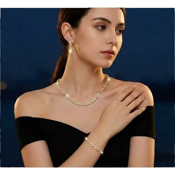 Souprava šperků B-TOP Elegantní třídílná pozlacená souprava s kamínky – náhrdelník, náramek a náušnice