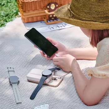 Powerbanka Adam Elements Vionta C2 Pro - Magnetická bezdrátová powerbanka pro iPhone/Apple Watch 10000 mAh krémová